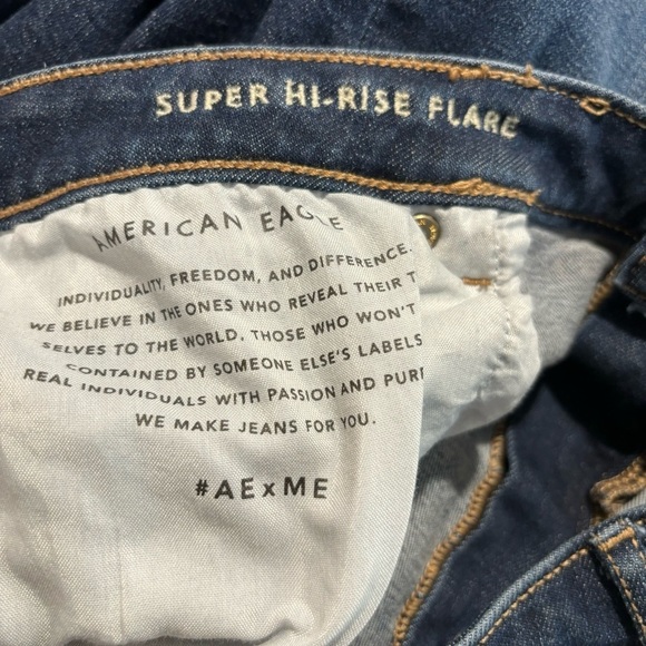 AMERICAN EAGLE Sz 20 Super High Rise Slit on Hem Mid Wash Flare Leg Jeans - Picture 10 of 13